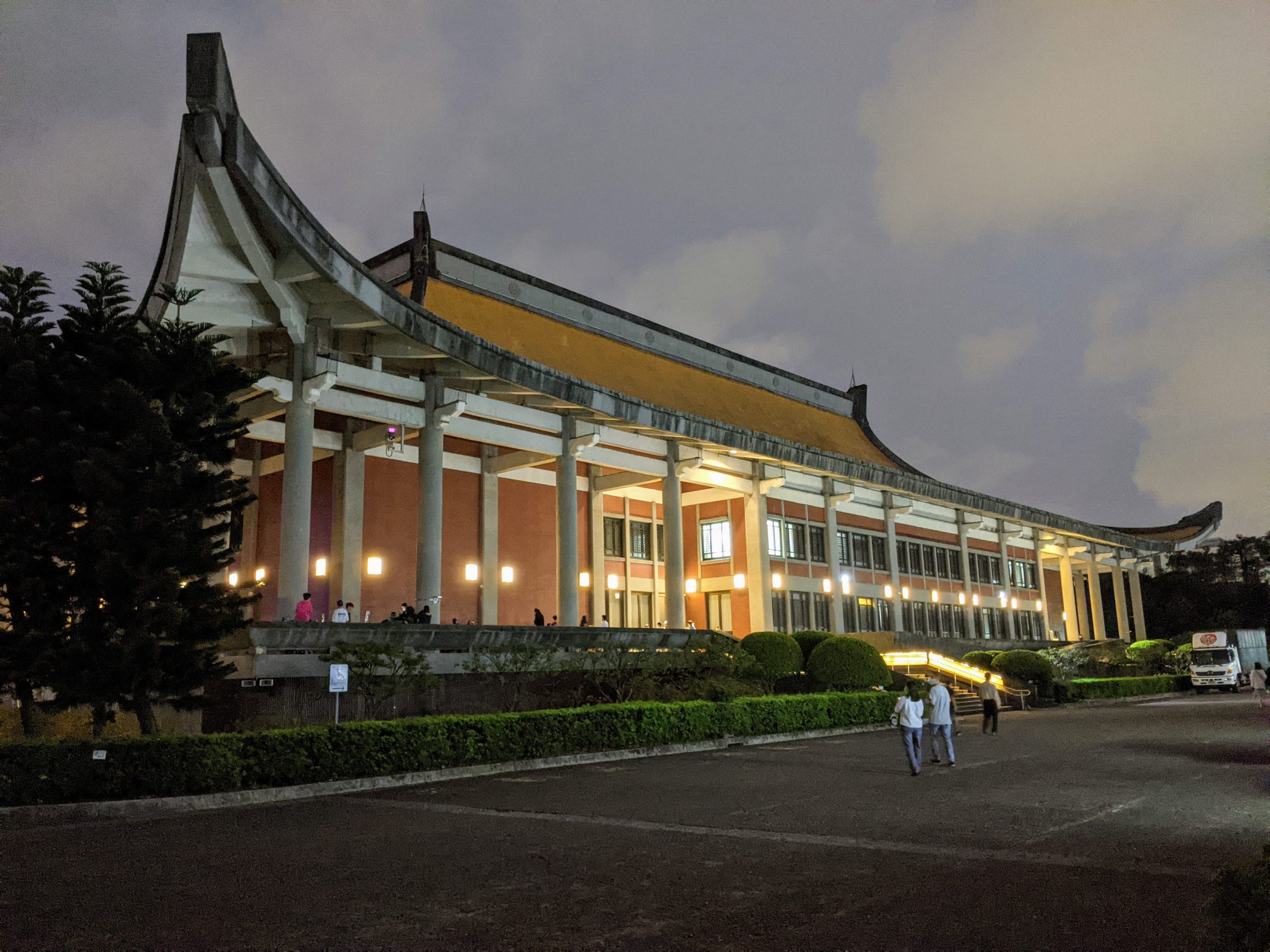 a night view of sun yat-sen memorial hall in taipei, taiwan