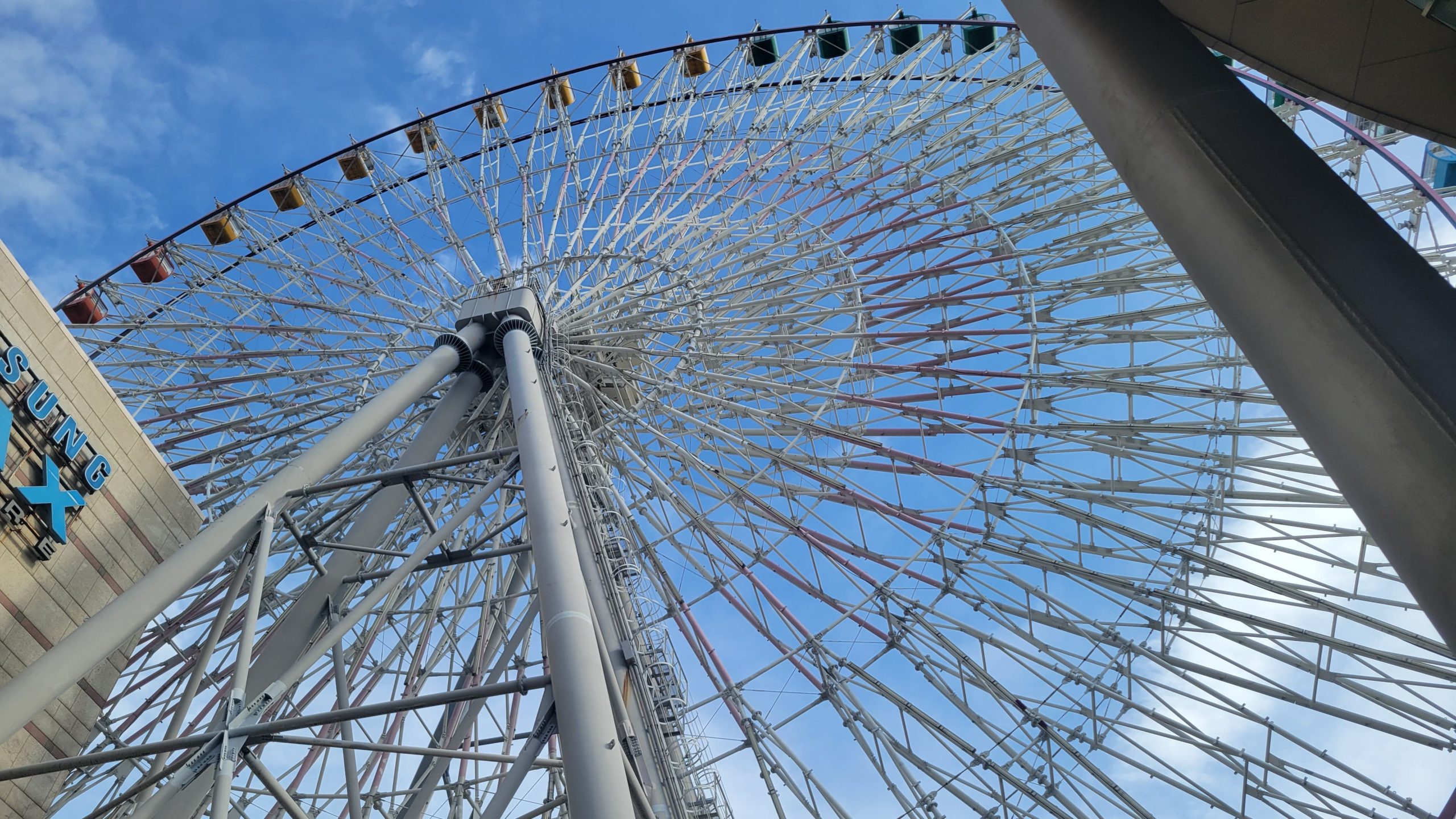 miramar ferris wheel in taipei