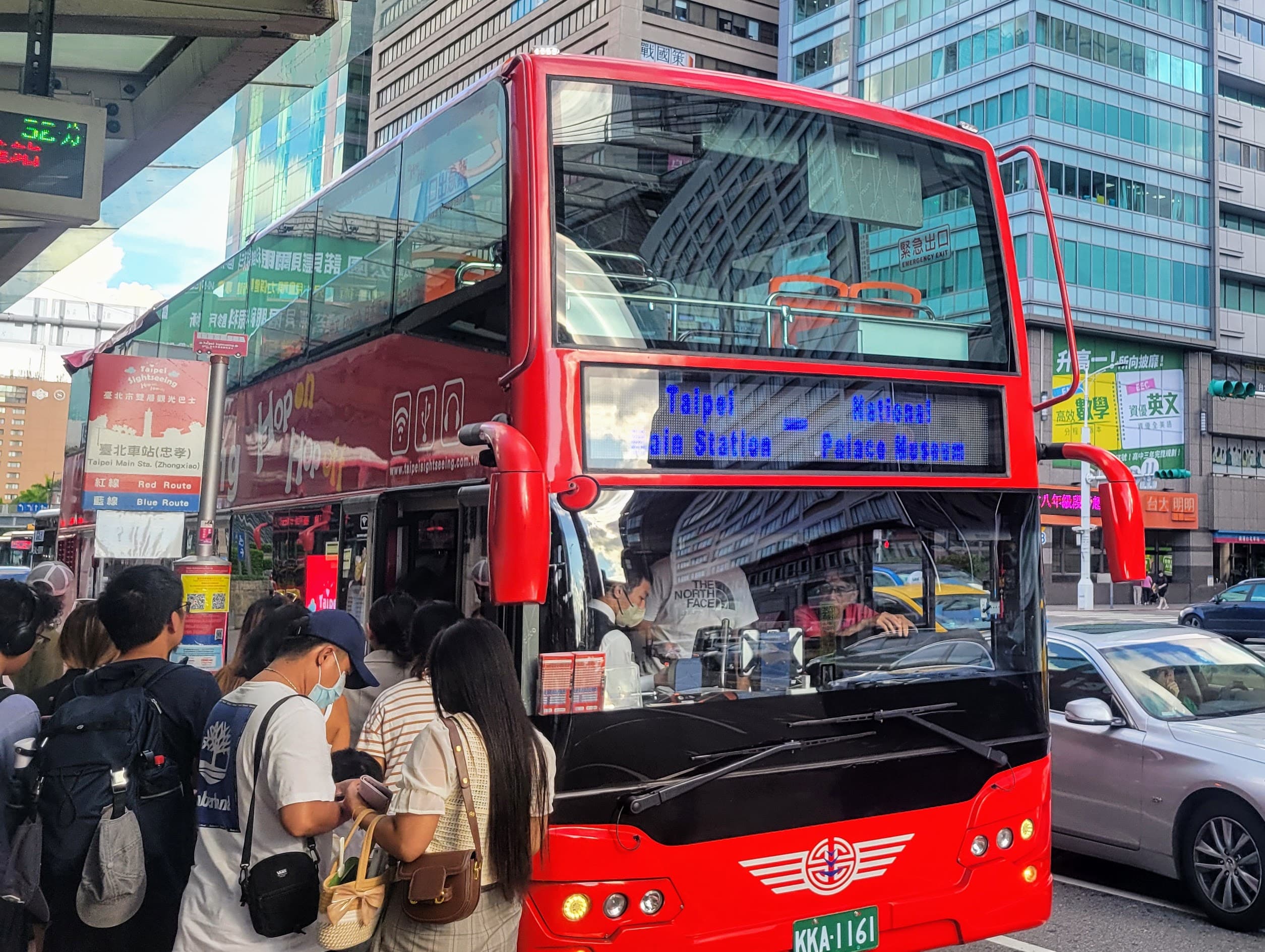 sightseeing bus front